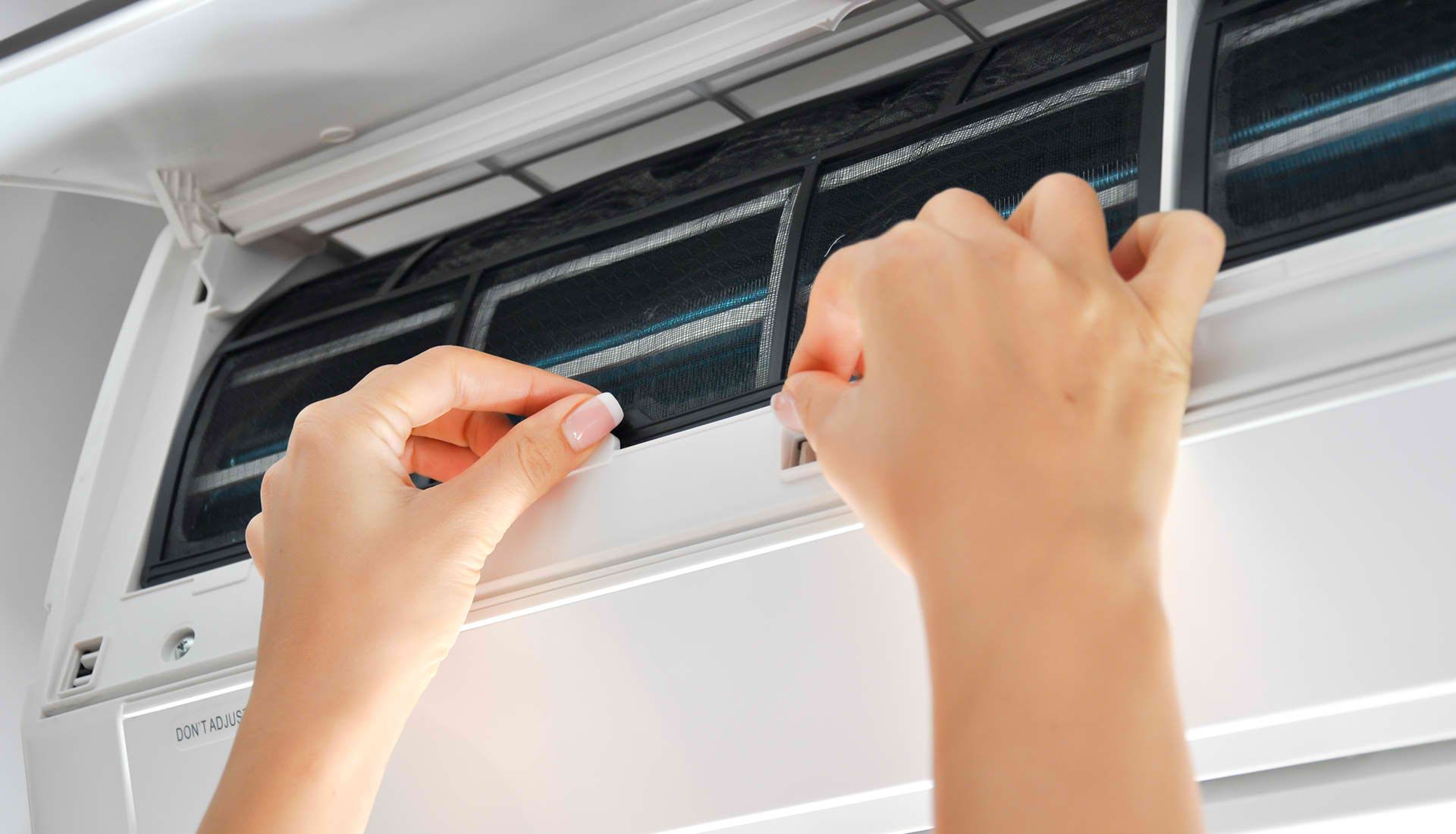 Higieniza&ccedil;&atilde;o de Ar Condicionado - Tudo o que sua empresa precisa saber para economizar dinheiro e ter um ambiente limpo e seguro